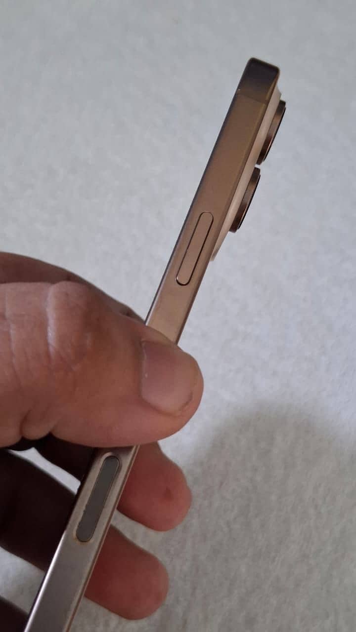 iPhone 16 pro max ( JV ) 3