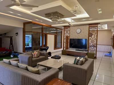 1000 SQ Yard Villa For Sale