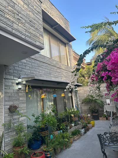 600 SQ Yard Slightly Use House Available For Sale