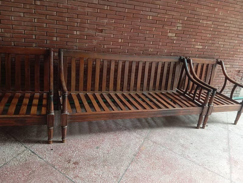 Selling sofa 1