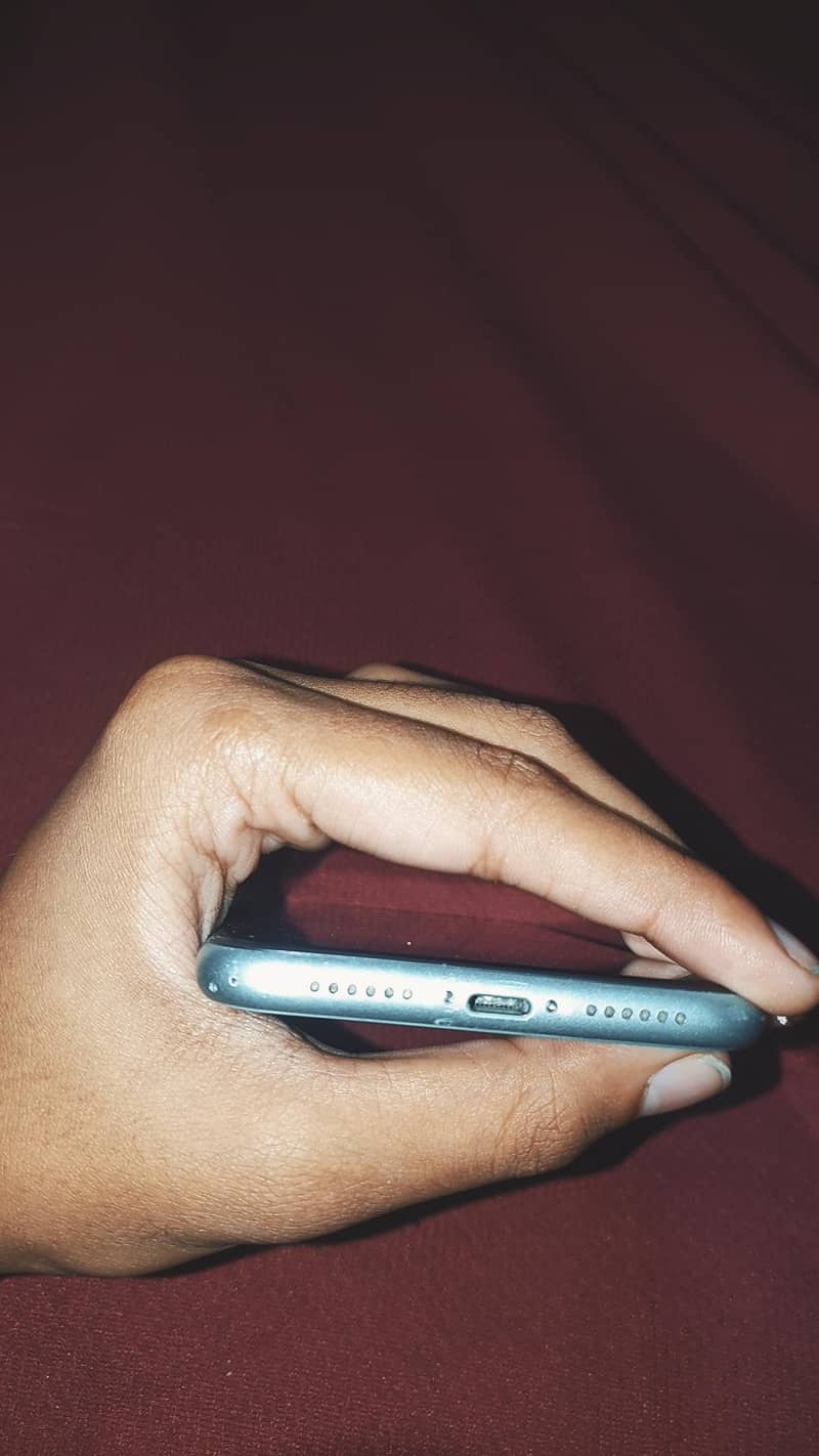 Apple iPhone 11 3