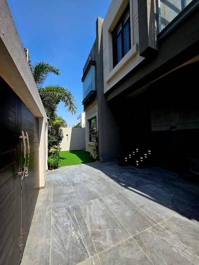 500 Yard Villa Available For Sale
