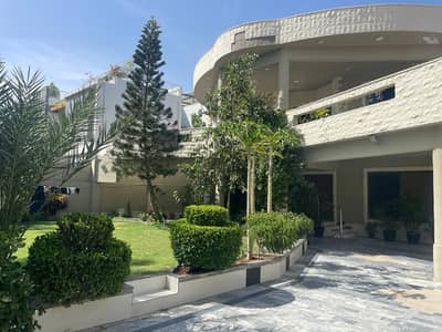 1000 SQ Yard Villa Available For Sale