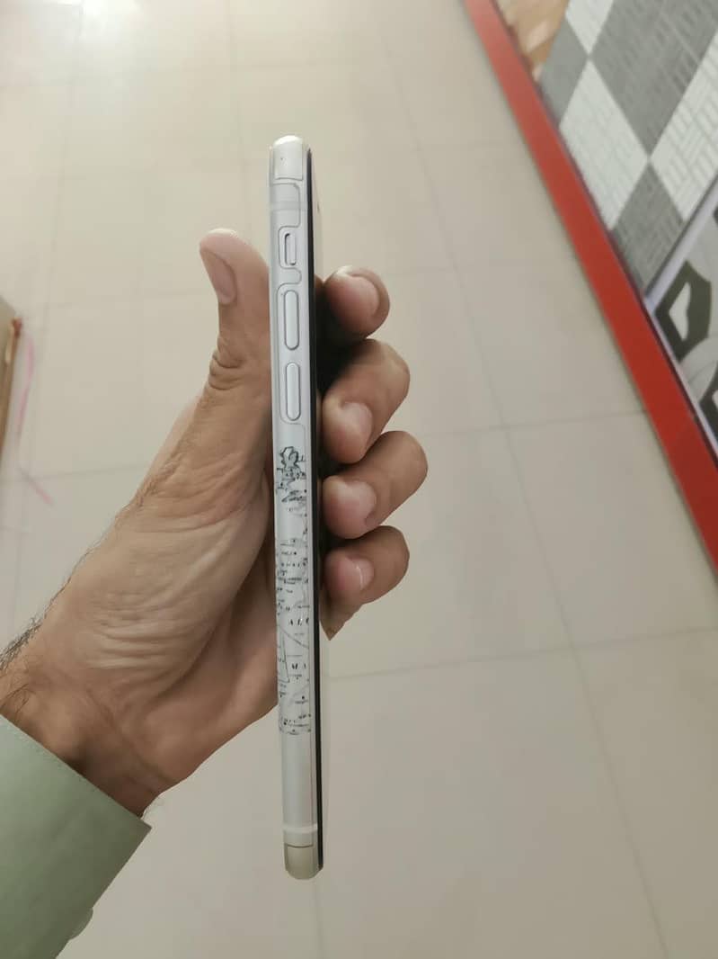 Apple iPhone 11 0