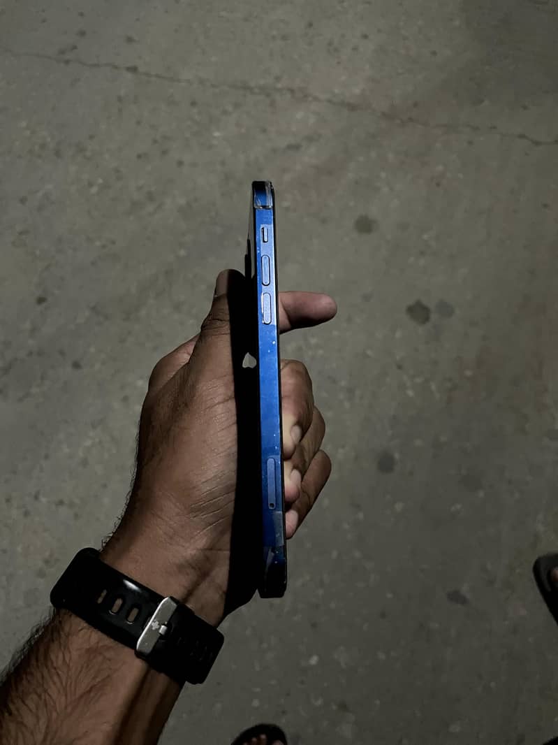 Apple iPhone 12 3