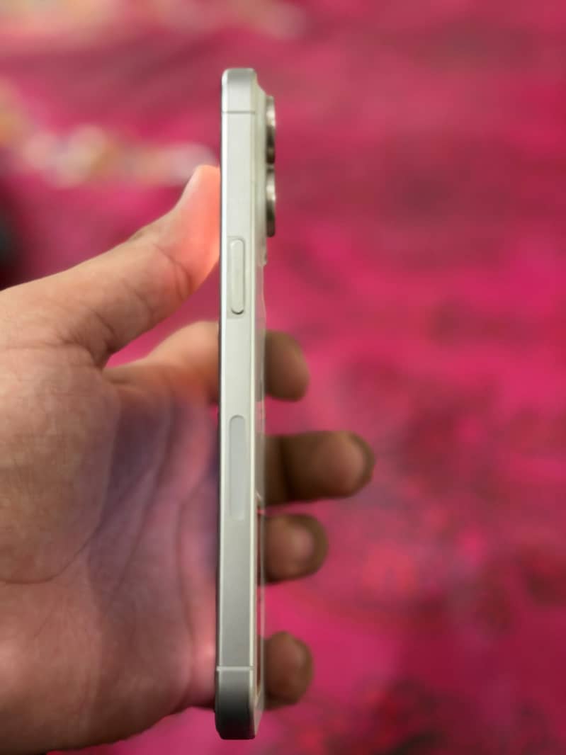 Apple iPhone 15 Pro Max 4