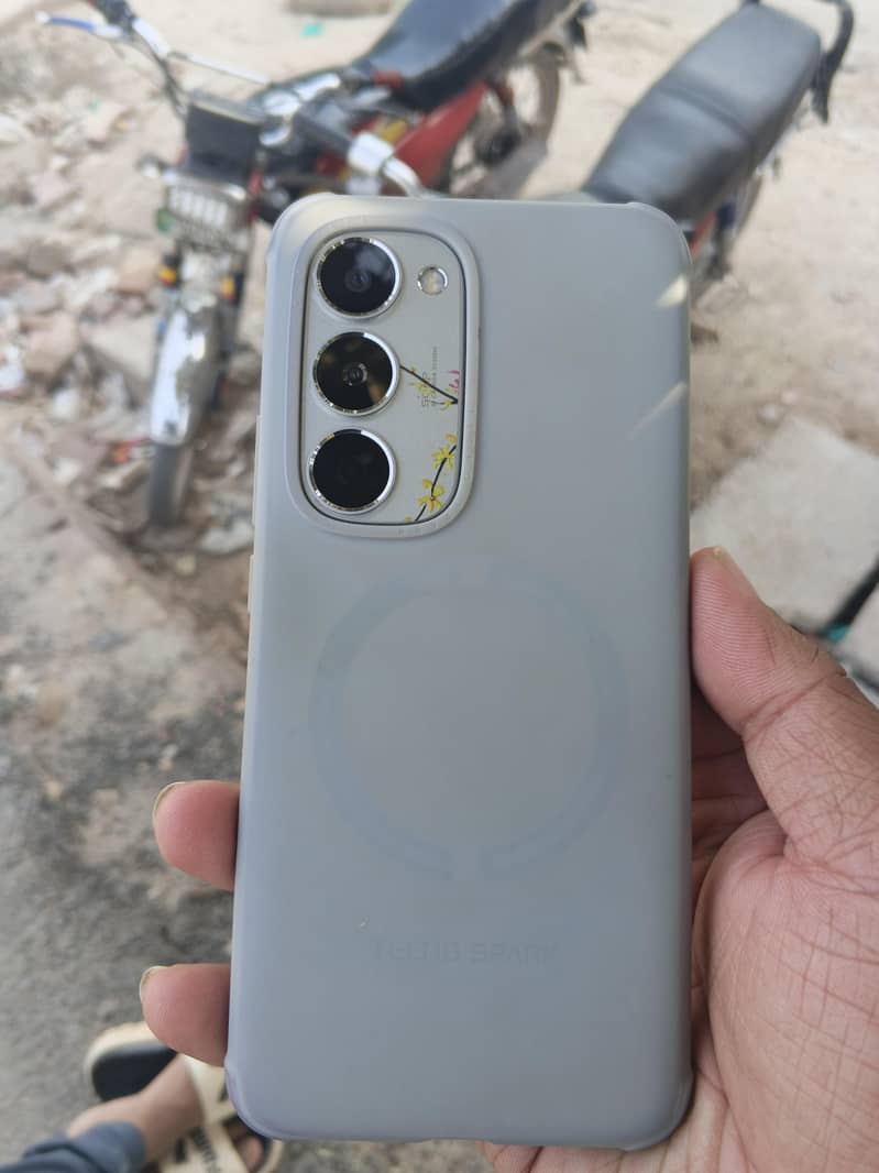 Tecno spark 40 pro plus+ 1