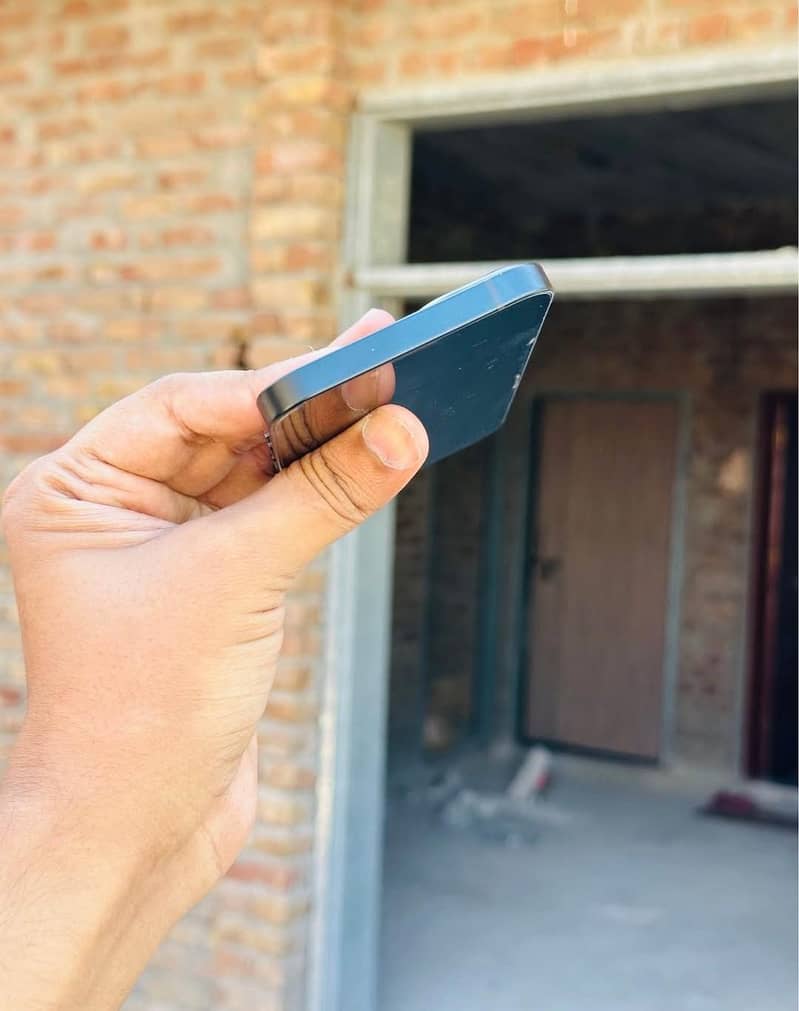 Apple iPhone 13 5