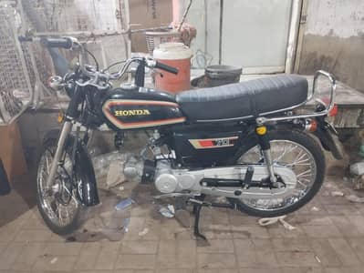 Honda CD 70 1982 Model - Genuine Condition - Karachi Registered .