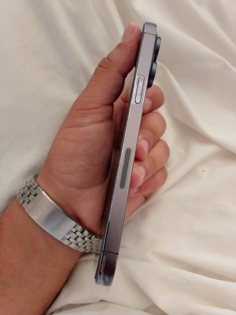 Apple iPhone 14 Pro Max 1