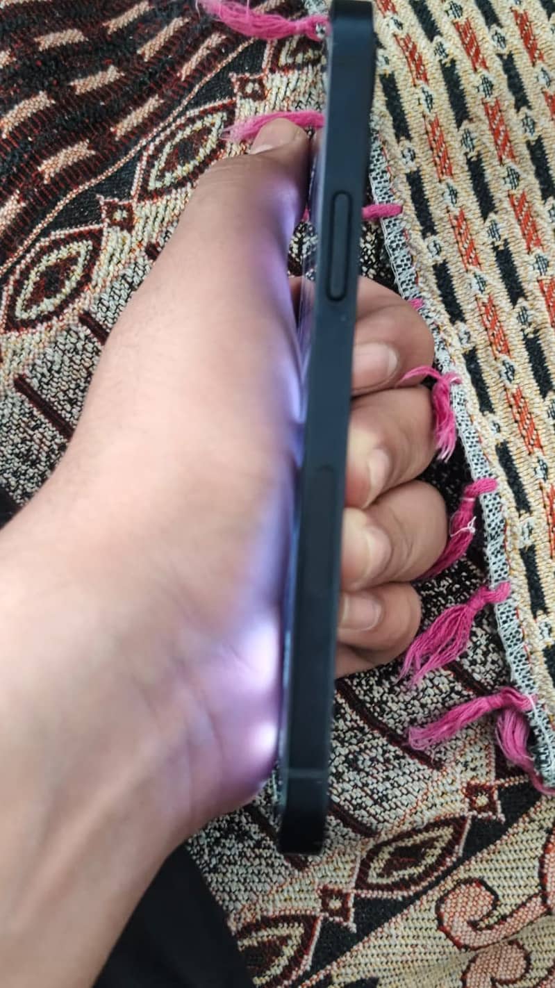Apple iPhone 12 4