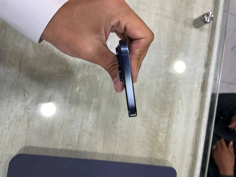 Apple iPhone 15 Pro Max 0
