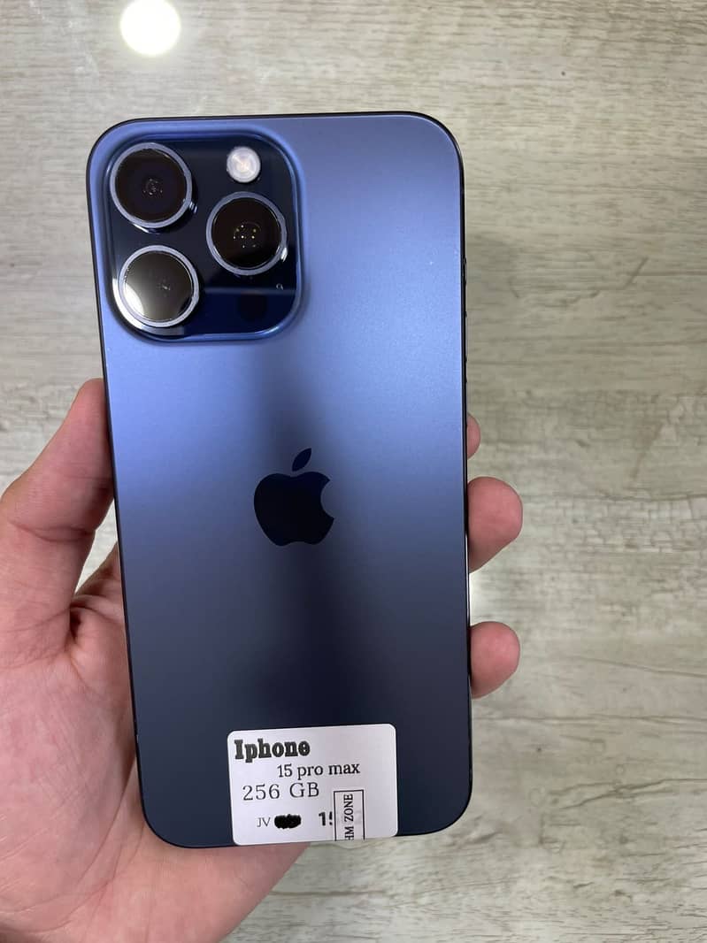 Apple iPhone 15 Pro Max 1