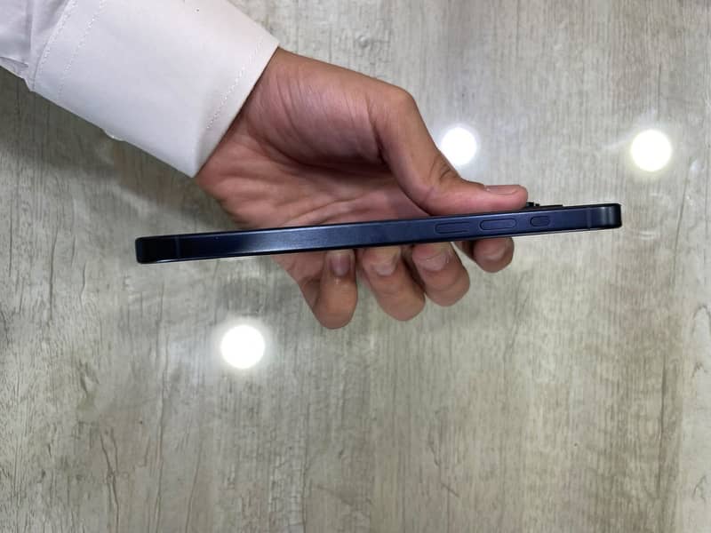 Apple iPhone 15 Pro Max 4