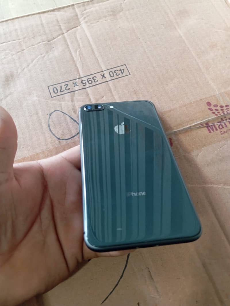 Apple iPhone 8 Plus 4