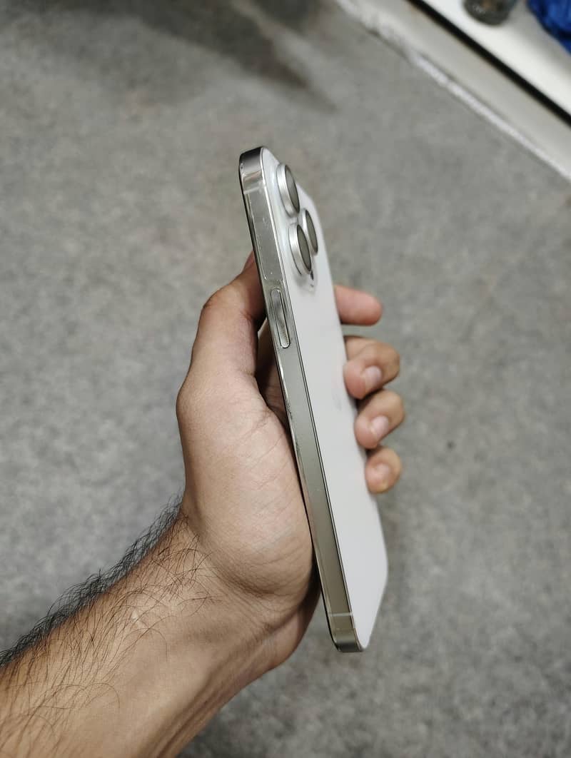 Apple iPhone 14 Pro Max 4