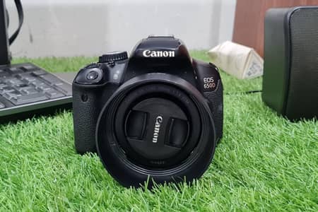 Canon 650d with 1.8 50mm STM lens lush condition