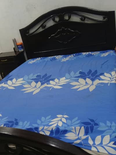 Queen size Bed set with Dressing table and Show Case for Sale