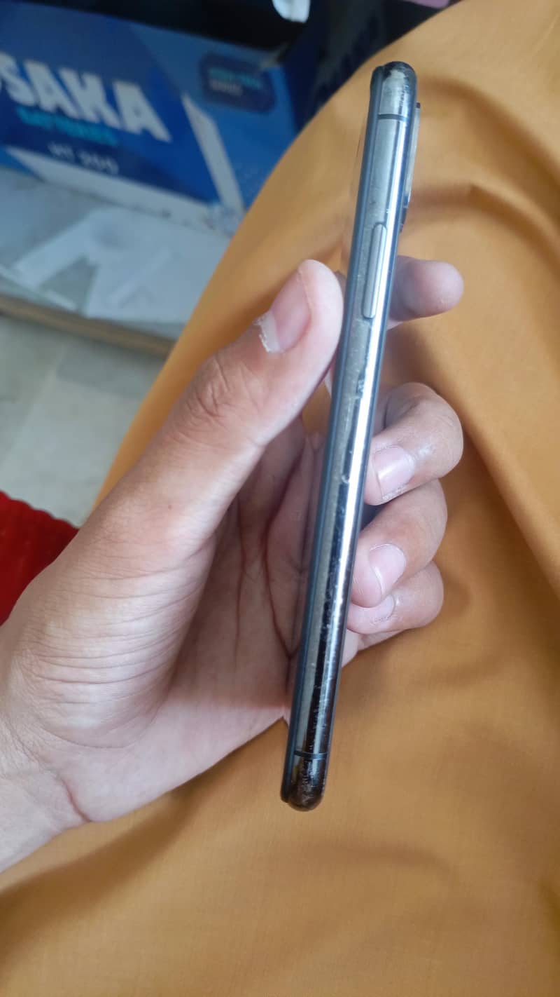 Apple iPhone X 3