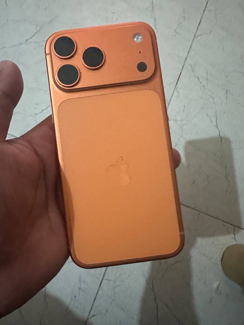 Apple iPhone 17 Pro Max 4