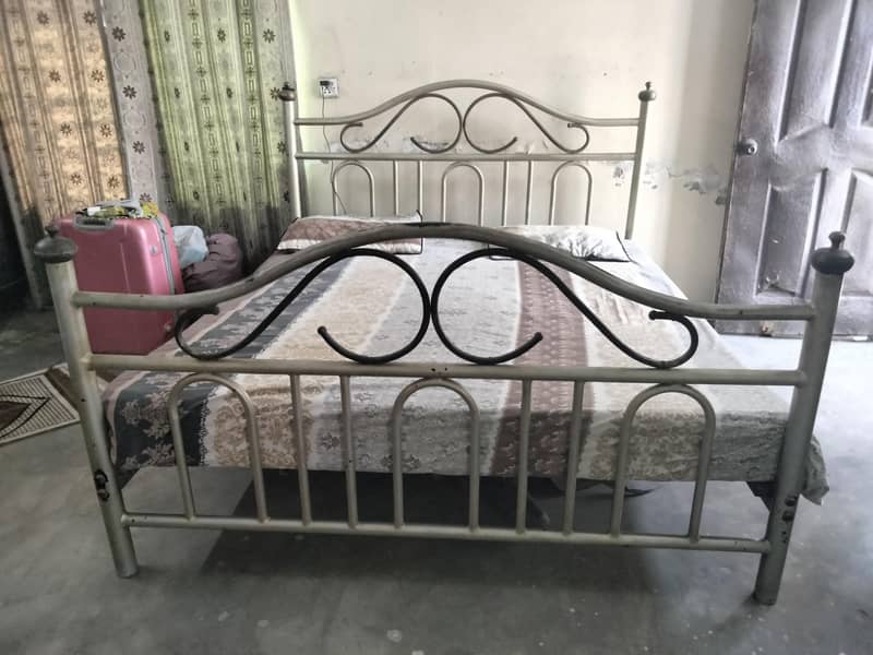 used solid iron King size bed 0