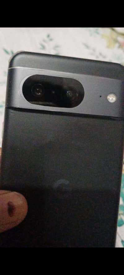 Google Pixel 8 green line