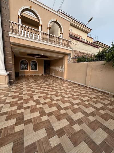 1.2 KANAL FULL FURNISHED HOUSE AVAILABLE FOR SALE ONLY 10 MONTH USED IN VALENCIA TOWN IN A VERY HOT LOCATION OF LAHORE