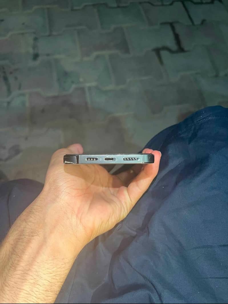 Apple iPhone 13 Pro Max 4