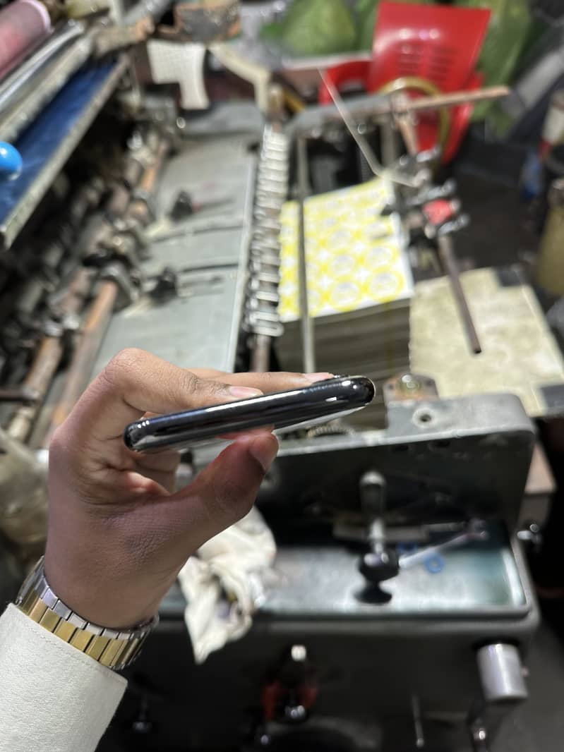 Apple iPhone X 5