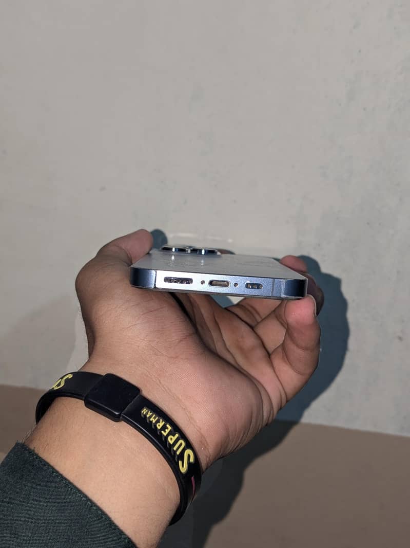 Apple iPhone 13 Pro 2