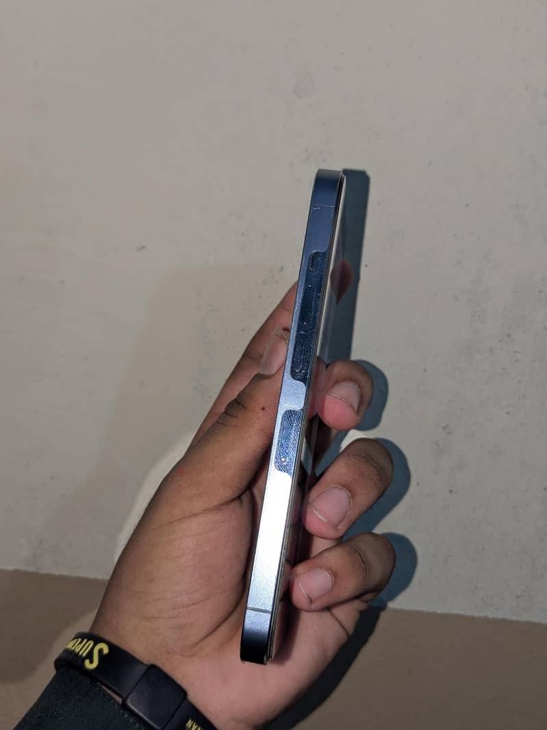 Apple iPhone 13 Pro 4