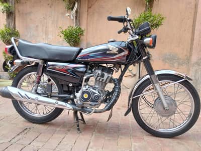 bike for sale Honda 125  Full 10/10 condition All documents Complete