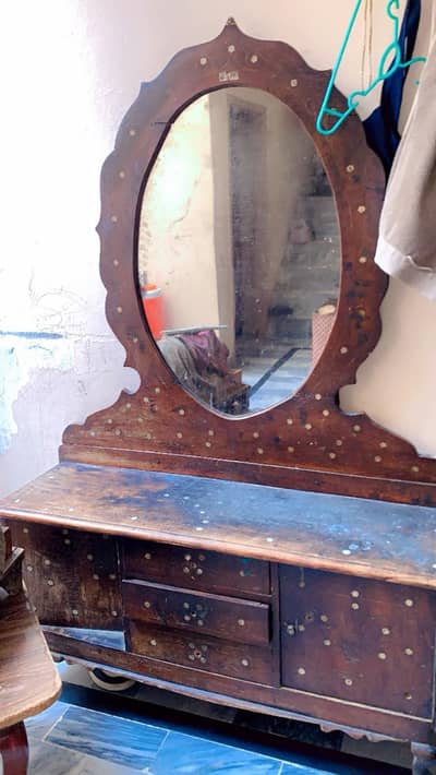 Dressing 2 side tables 1 table 1 door