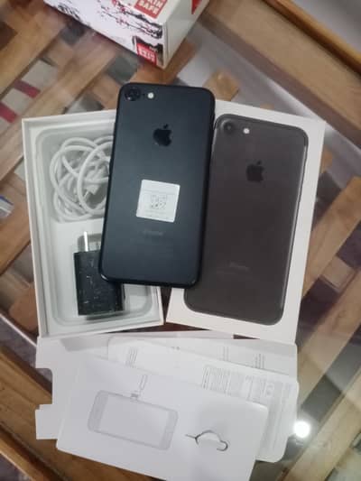 iPhone 7 (32gb) urgent Sale. 03/09/10/18/123