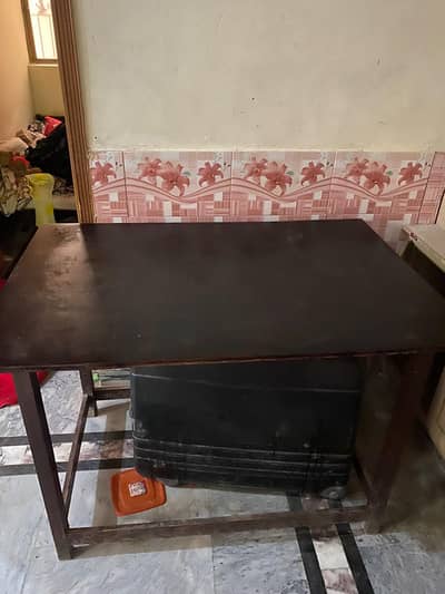 Istri table wooden