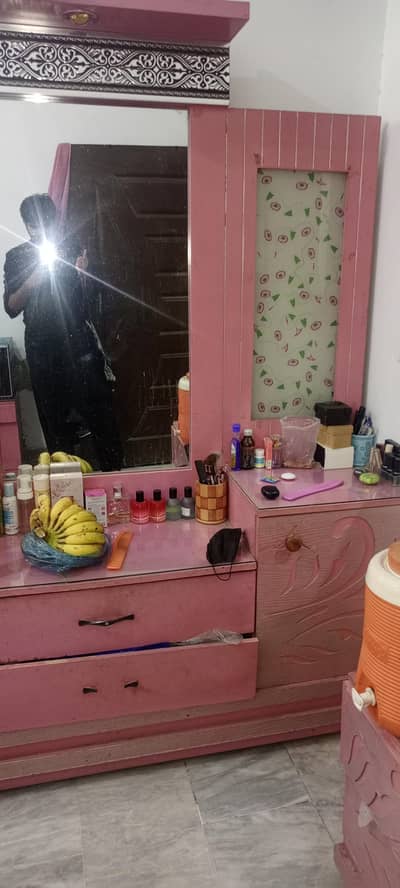 bed hai 2side table hai dressing hai