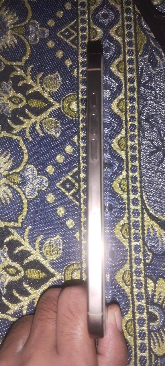 Apple iPhone 16 Pro Max 1