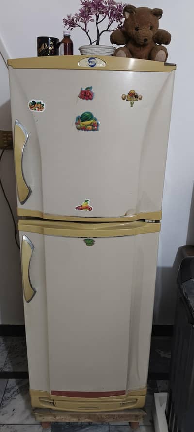 PEL ka fridge hai 100% working good condition