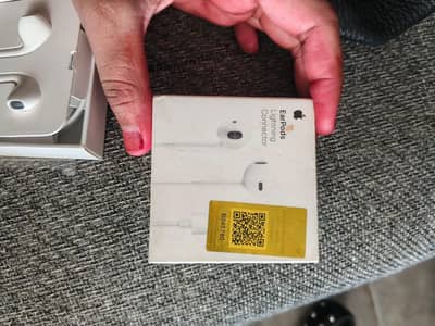 Earpods lightning connector