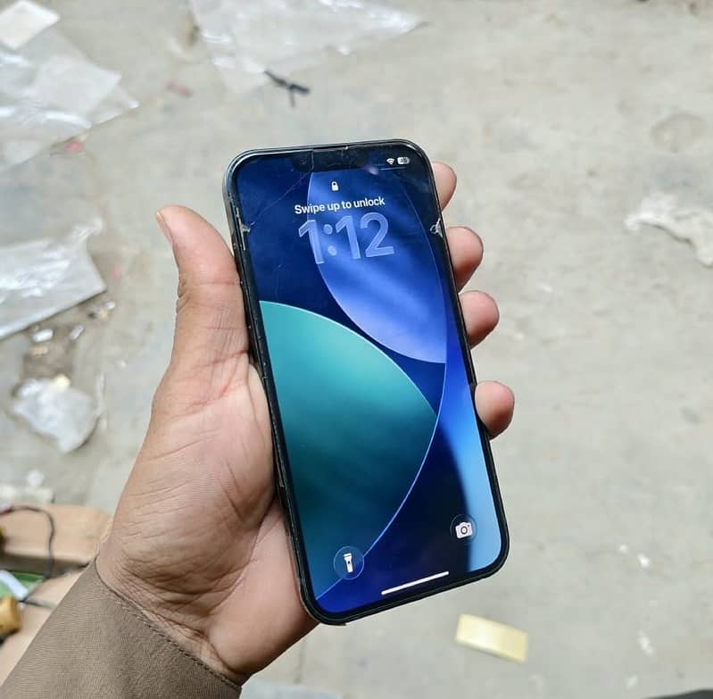 Apple iPhone 13 0