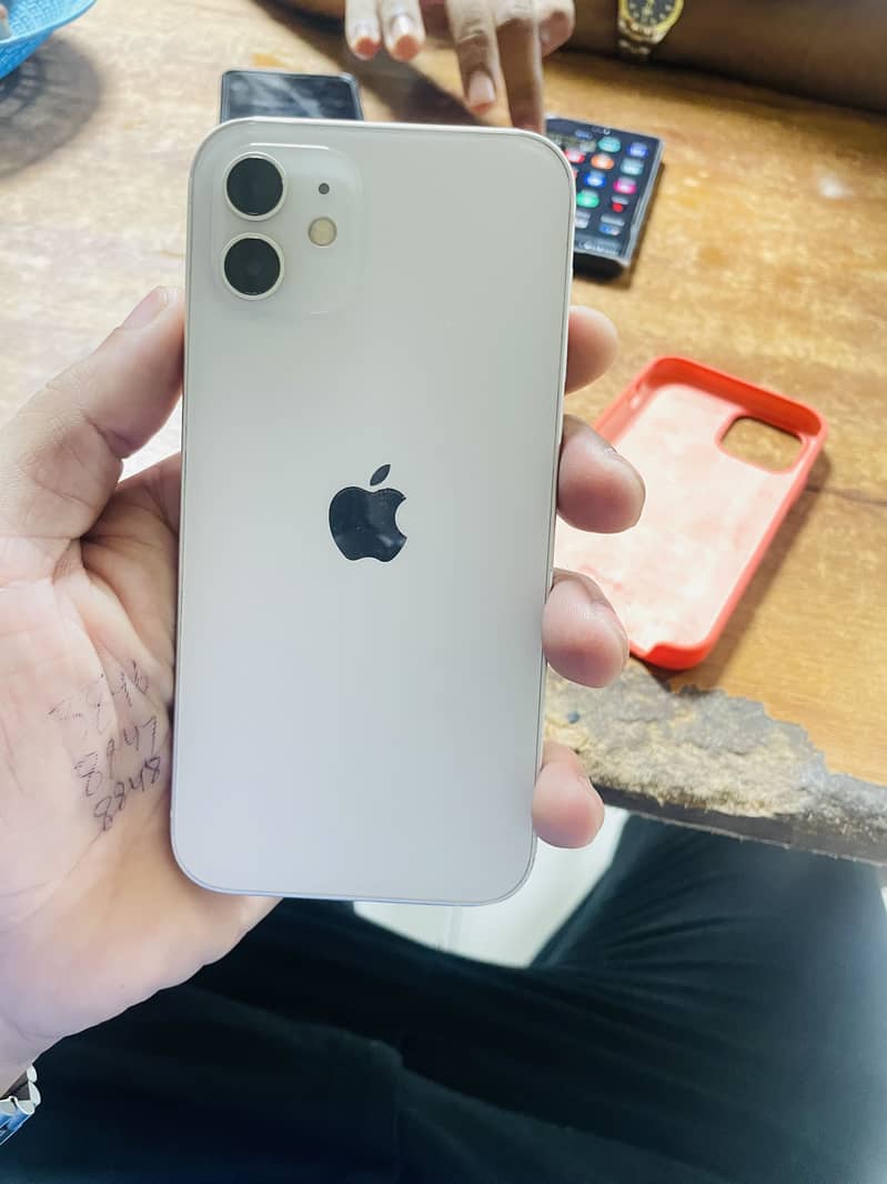 Apple iPhone 12 1