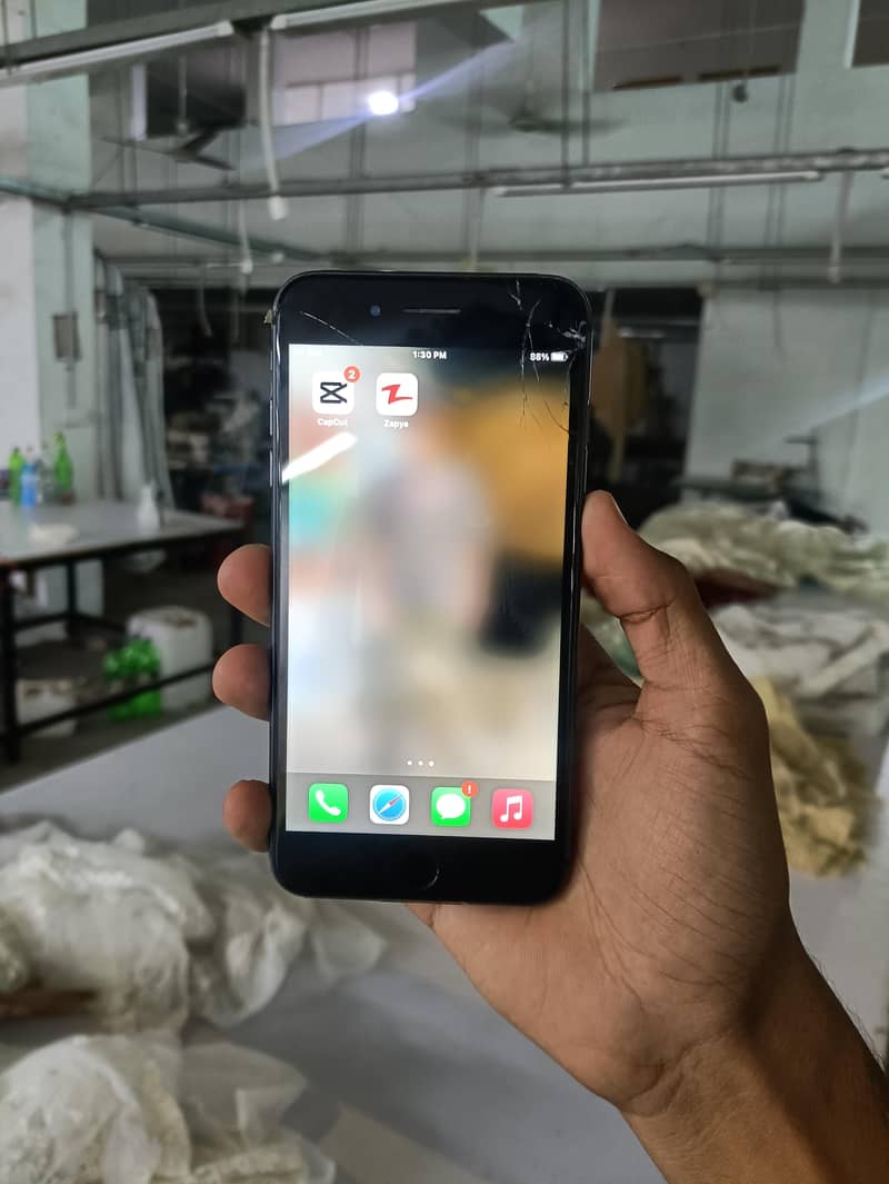 Apple iPhone 8 Plus 1