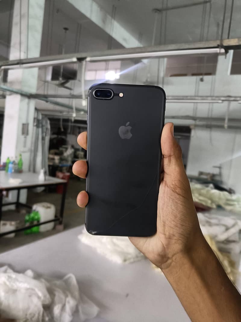 Apple iPhone 8 Plus 3