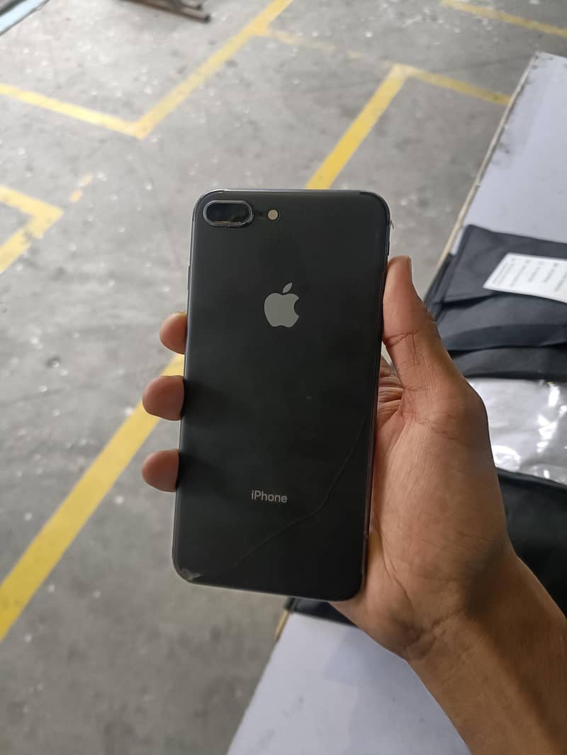 Apple iPhone 8 Plus 4