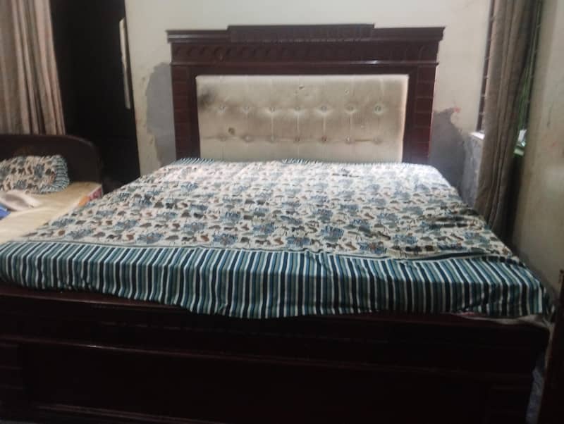 king size bed 0