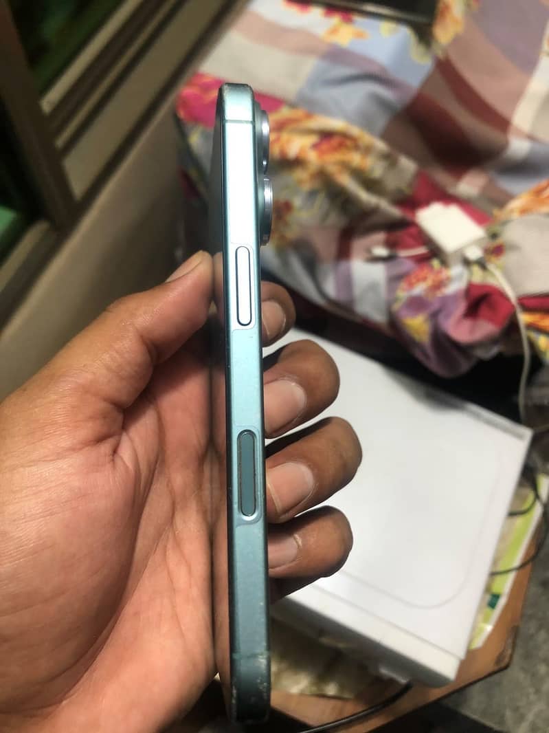 Apple iPhone 16 Plus 0