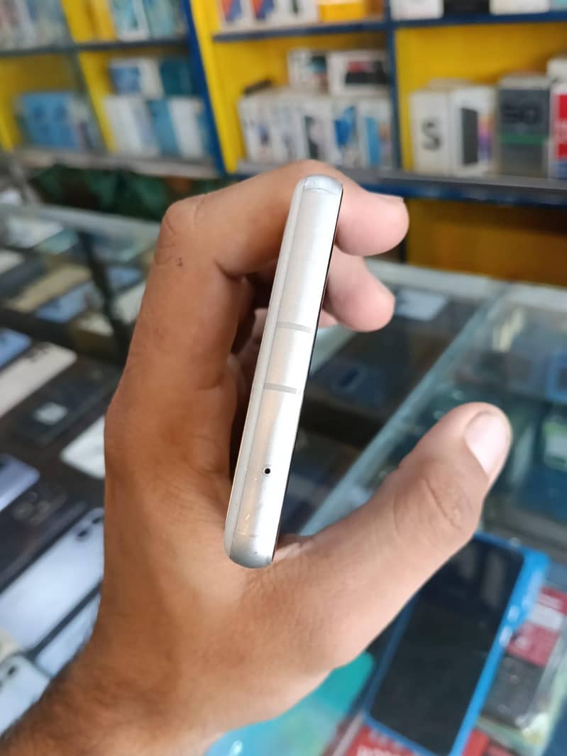 Google Pixel 7a 2