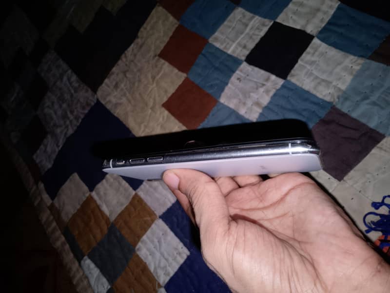 Apple iPhone X 3