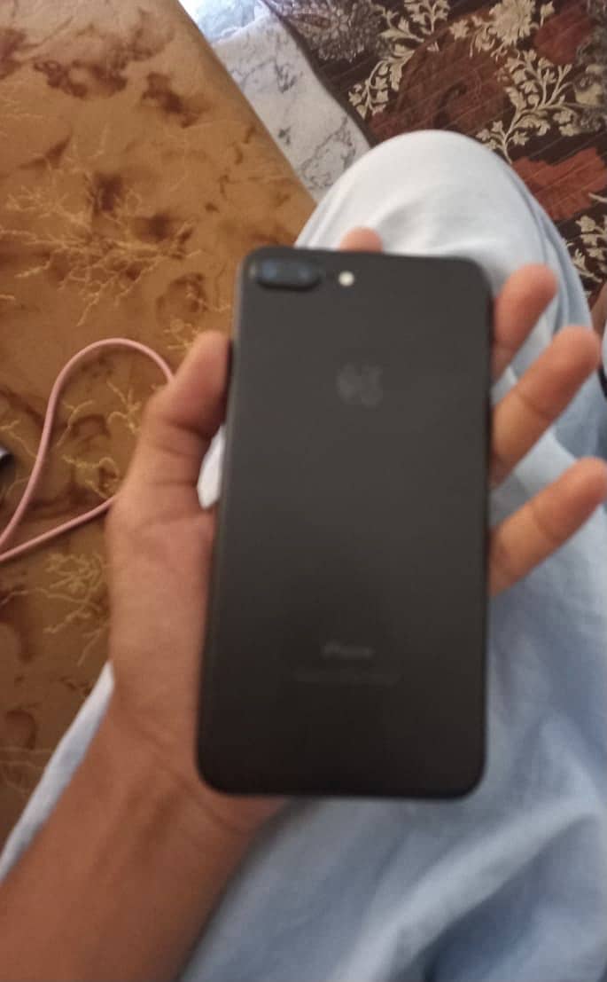 Apple iPhone 7 Plus 2