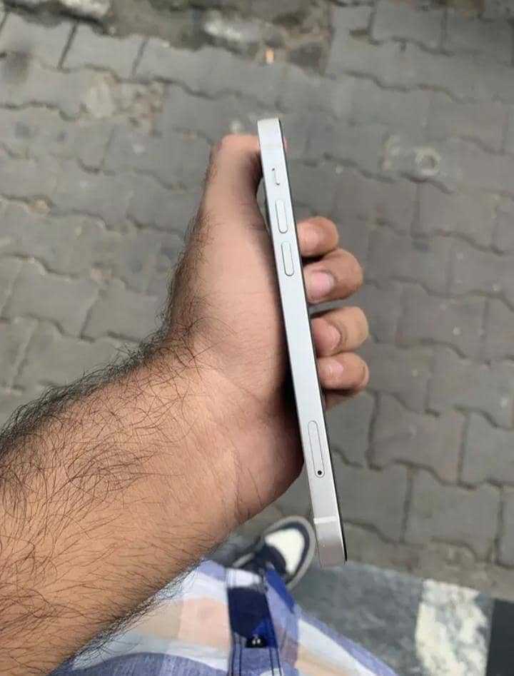 Apple iPhone 12 3